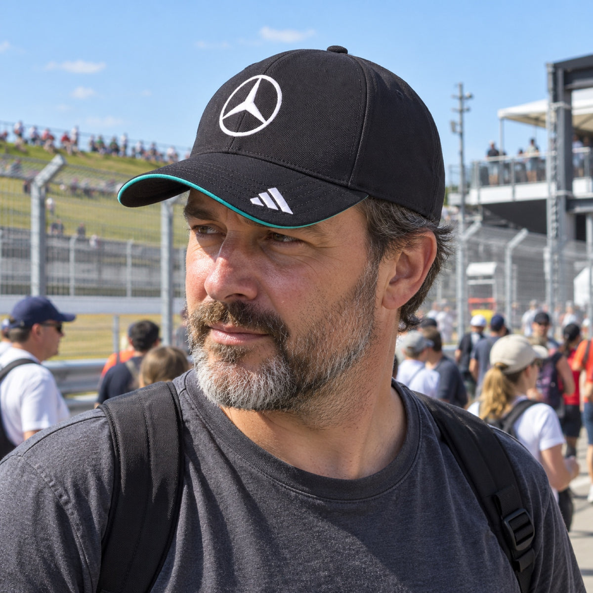 Mercedes-AMG PETRONAS F1 x Adidas Team Cap – Black – ilustrační foto (AI)