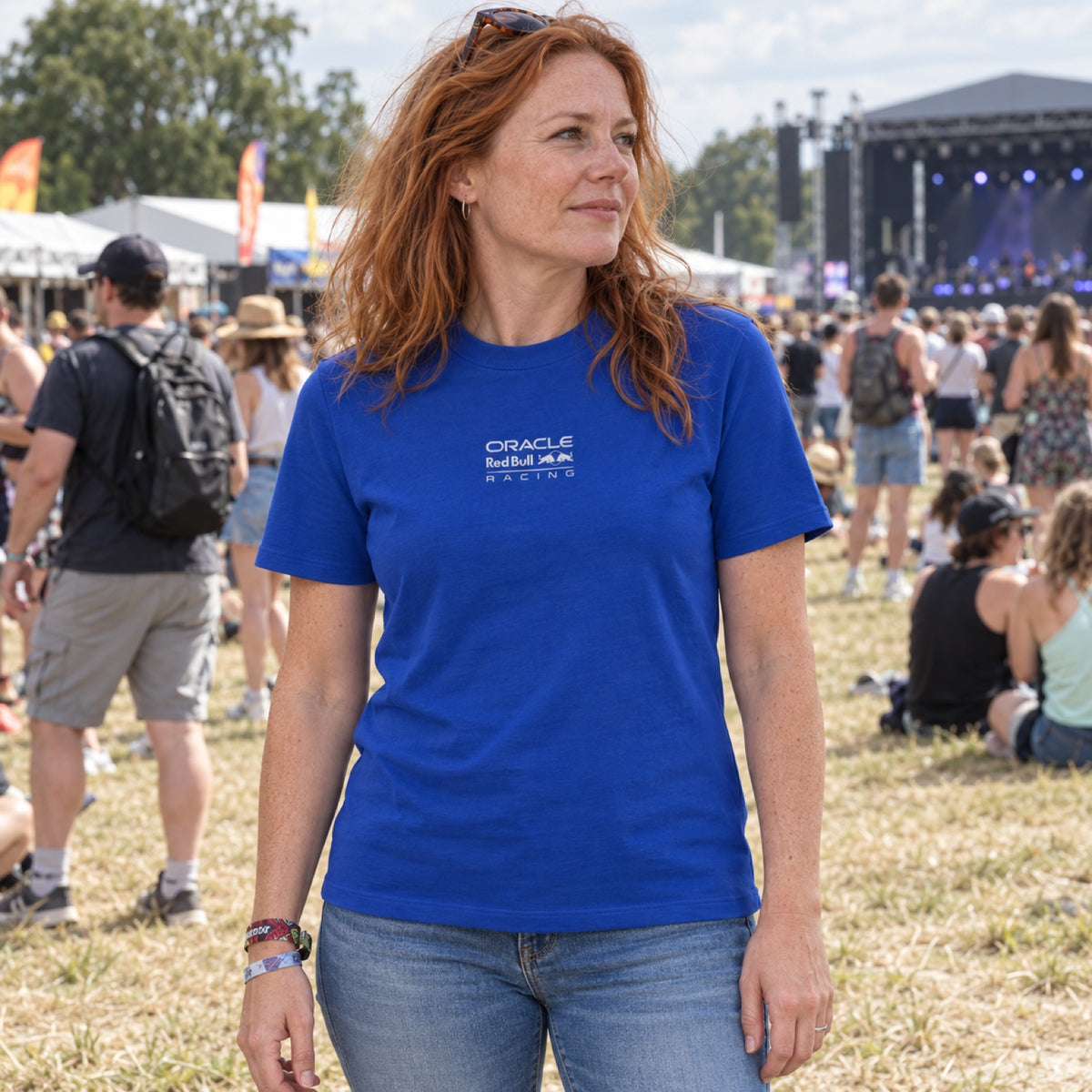 Oracle Red Bull Racing T-Shirt – GRAPHIC BULL Edition, Blue – ilustrační foto 2 (AI)