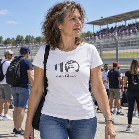 Alfa Romeo Women's T-Shirt METALLIC WHITE – White – ilustrační foto (AI)