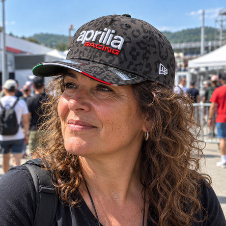 Aprilia Racing x New Era Team Cap – Mugello Edition – ilustrační foto 2 (AI)