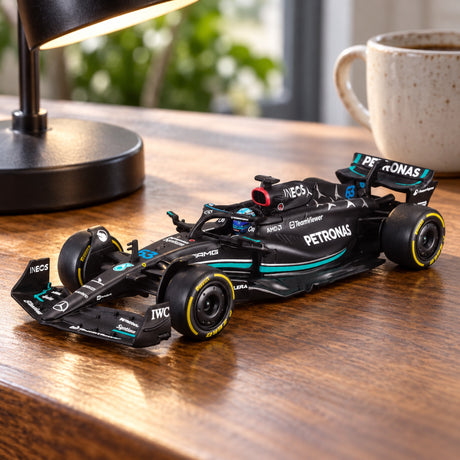 Bburago Mercedes-AMG PETRONAS F1 W14 #63 George Russell 2023 Model 1:43 – Signature – illustrative photo (AI)