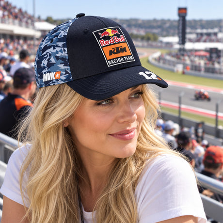 KTM Red Bull Racing Maverick Vinales Fan-Cap – Illustrationsfoto (KI)