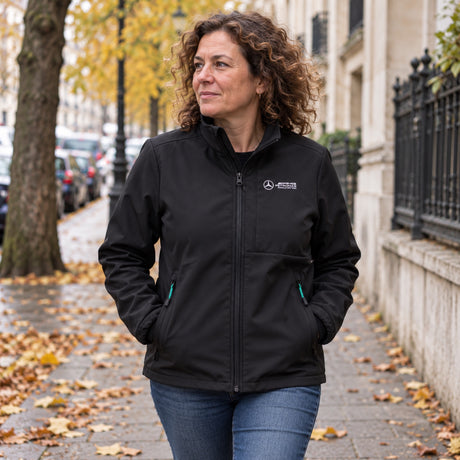 Mercedes-AMG F1 Casual Softshell Jacket – Black – ilustrační foto 2 (AI)