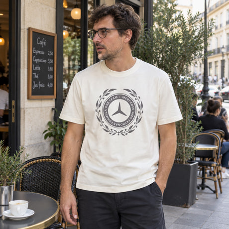 Adidas Mercedes-AMG PETRONAS F1 SILVER ARROWS T-Shirt – Casual Edition – ilustrační foto (AI)