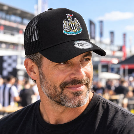 Newcastle United EF Mesh-Cap – Schwarz – Illustrationsfoto (KI)