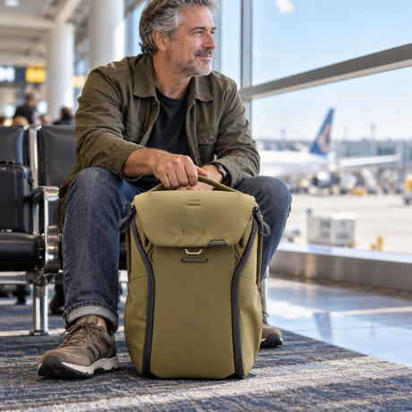 Peak Design Everyday Backpack 20L v2 – Kelp – Illustrationsfoto (KI)