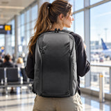 Peak Design Everyday Backpack 20L Zip v2 – Schwarz – Illustrationsfoto (KI)