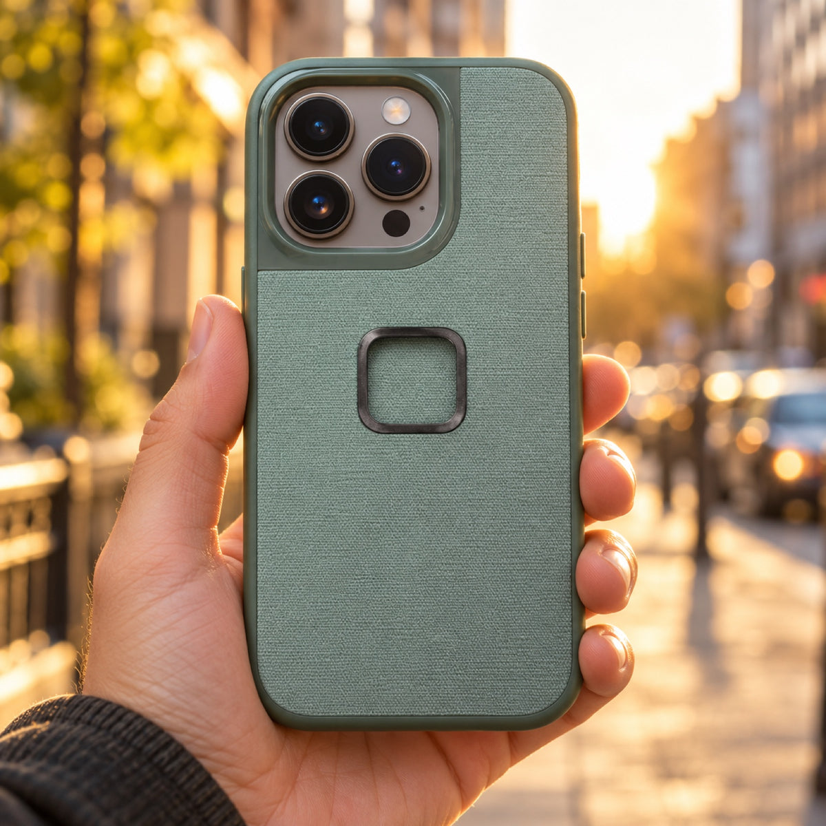 Peak Design Everyday Case iPhone 14 Pro – Sage – illustrative photo (AI)