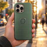 Peak Design Everyday Case iPhone 16 Pro Max – Sage – Illustrationsfoto (KI)