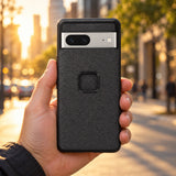 Peak Design Everyday Case Google Pixel 7 – Charcoal – Illustrationsfoto (KI)