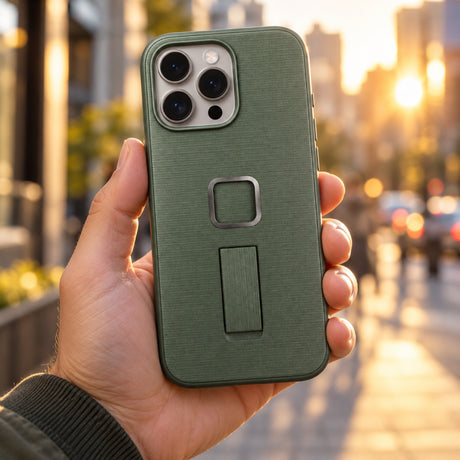 Peak Design Everyday Loop Case iPhone 16 Pro Max – Sage – Illustrationsfoto (KI)
