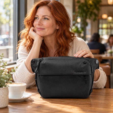Peak Design Everyday Sling 6L v2 – Schwarz – Illustrationsfoto (KI)