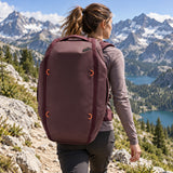 Peak Design Travel Duffelpack 65L – Eclipse – Illustrationsfoto (KI)