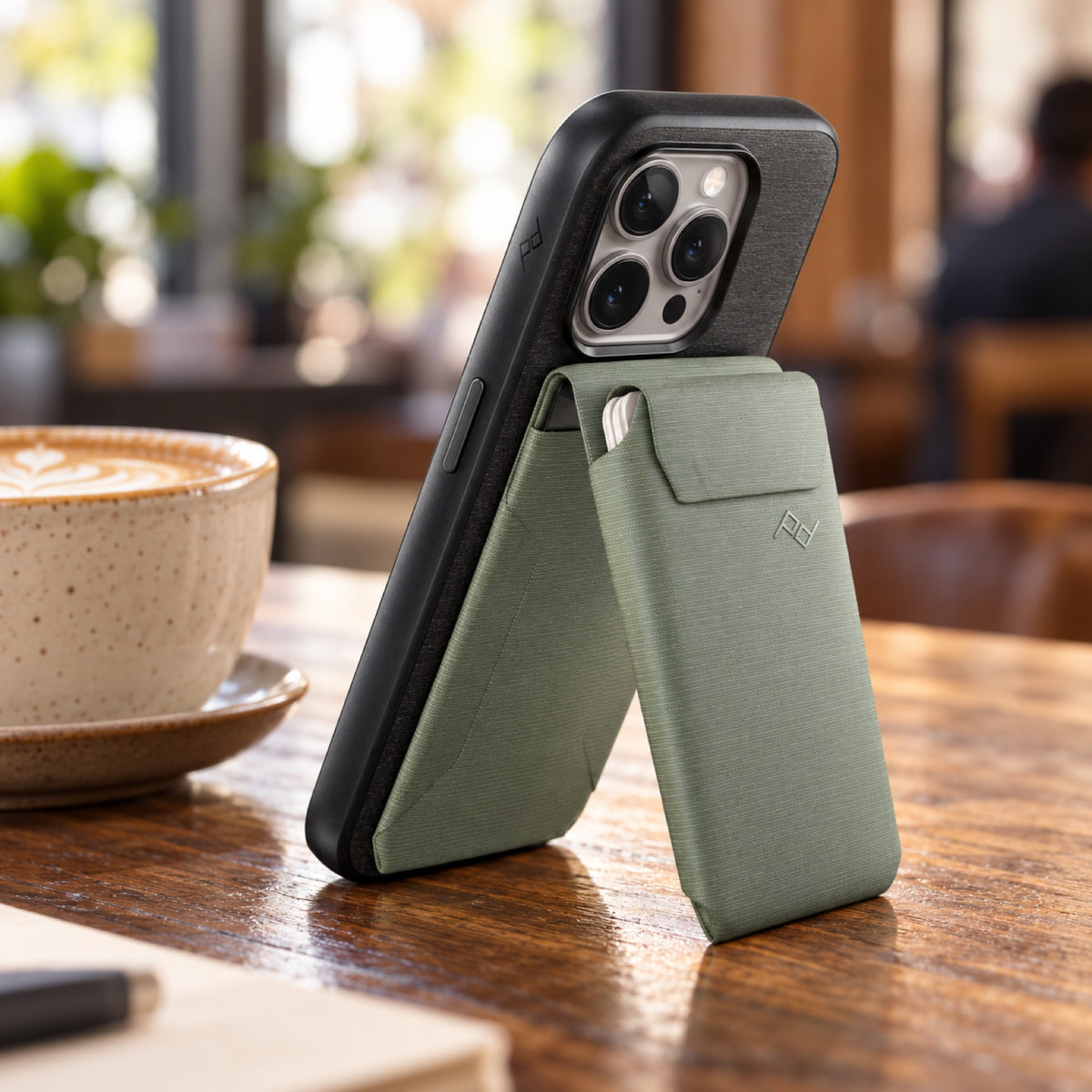 Peak Design Wallet Stand – Sage – Illustrationsfoto (KI)