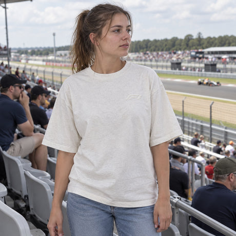 Formula 1 Casual T-Shirt with Small F1 Logo – ilustrační foto 2 (AI)