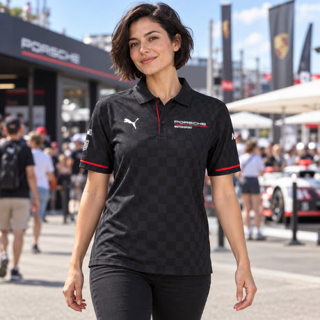 Porsche Motorsport Team-Poloshirt mit Sponsorenlogos – Illustrationsfoto (KI)