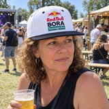 Red Bull Bora Hansgrohe Fan-Cap mit flachem Schirm – Illustrationsfoto 2 (KI)