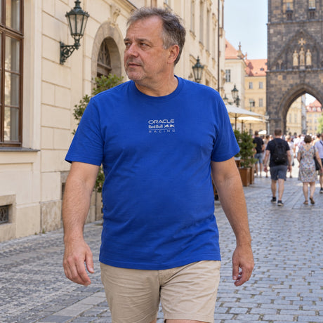 Oracle Red Bull Racing T-Shirt – GRAPHIC BULL Edition, Blue – ilustrační foto (AI)