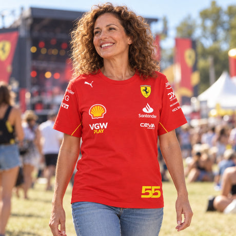 Carlos Sainz Scuderia Ferrari F1 Team T-Shirt – Rot – Illustrationsfoto (KI)