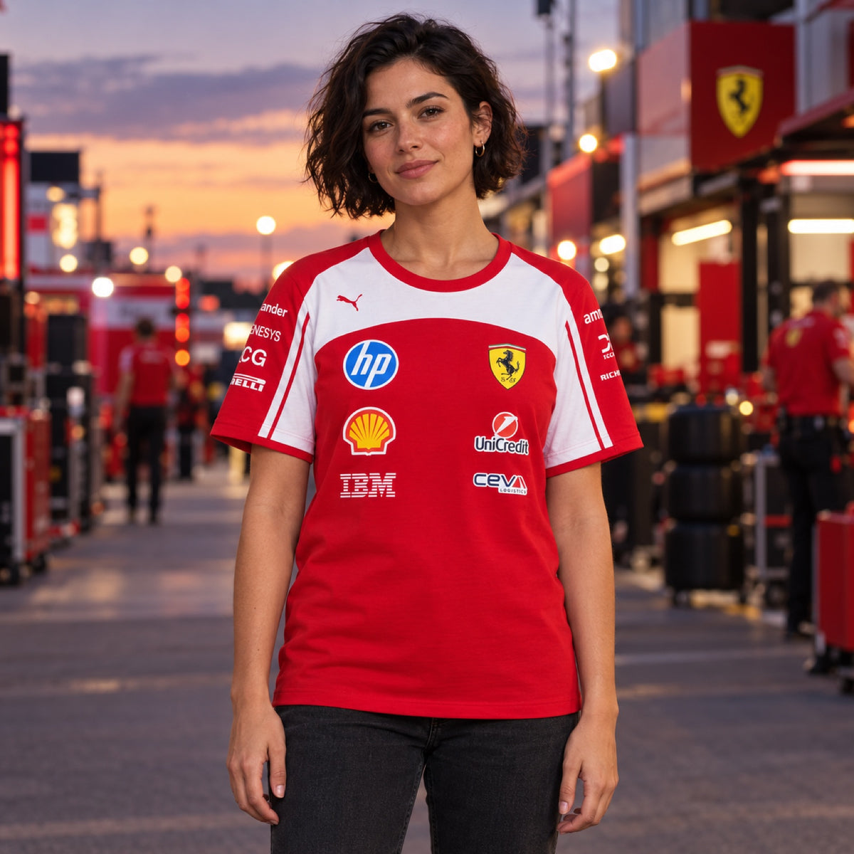Scuderia Ferrari F1 x Puma Damen-Team-T-Shirt mit Sponsorenlogos – Illustrationsfoto (KI)