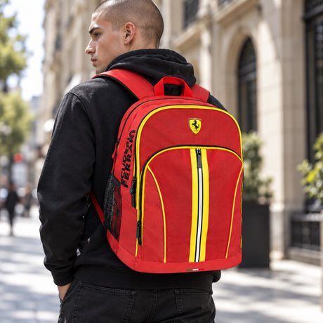 Scuderia Ferrari F1 Schulrucksack – Rot – Illustrationsfoto (KI)