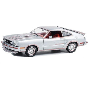Model Ford Mustang II King Cobra in Silver Metallic with Red and Black Stripes - 1:18 Greenlight